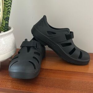 OOFOS OOcandoo Black Watershoes Women Size 7 Unisex NWOT